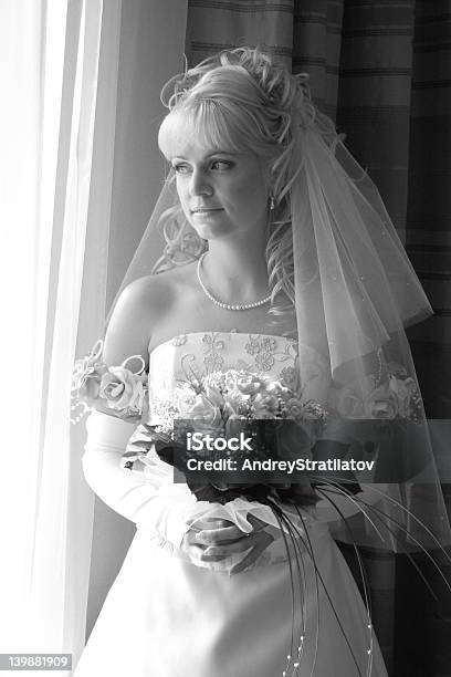 Hübsche Braut Stockfoto und mehr Bilder von Abwarten - Abwarten, Auge, Blume