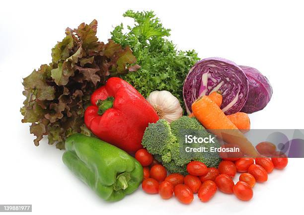 Foto de Colorido Grupo De Legumes Frescos e mais fotos de stock de Alho - Alho, Alimentação Saudável, Arranjo