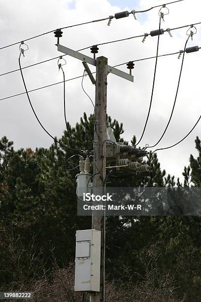 Słup Wysokiego Napięcia - zdjęcia stockowe i więcej obrazów Bezpiecznik - Bezpiecznik, Burza, Ciągłość