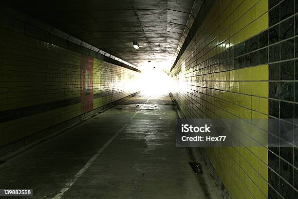 Tunel - zdjęcia stockowe i więcej obrazów Betonowy - Betonowy, Brudny, Dachówka