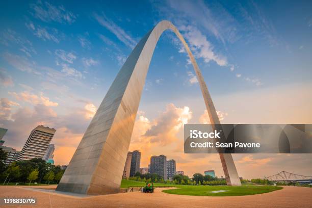 St Louis Missouri Usa Stock Photo - Download Image Now - St. Louis - Missouri, Missouri, Gateway Arch - St. Louis