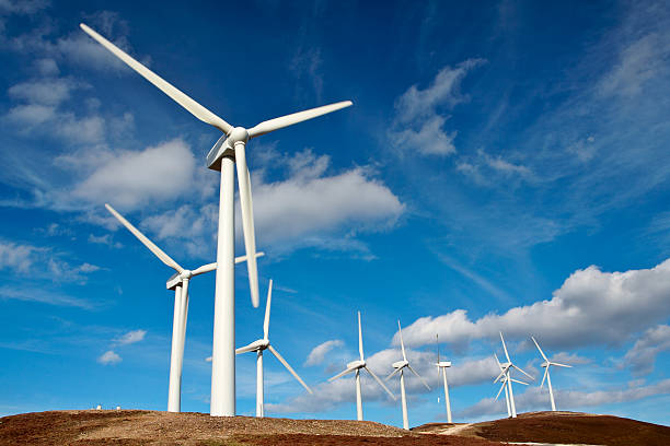 fattoria di turbine a vento - turbina a vento foto e immagini stock