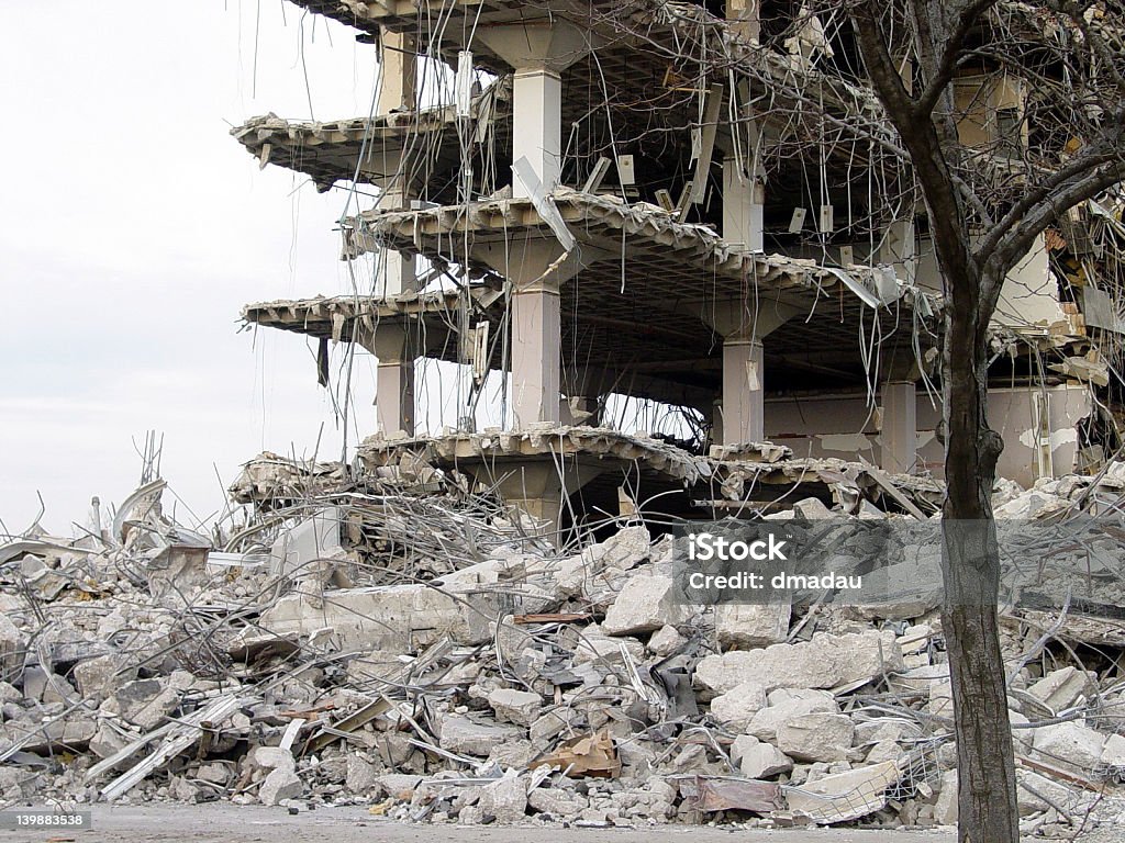 Demolición de edificio - Foto de stock de Ruina antigua libre de derechos