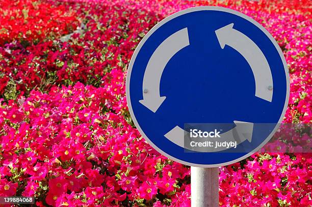 Rotunda Com Flores - Fotografias de stock e mais imagens de Azul - Azul, Círculo, Fotografia - Imagem