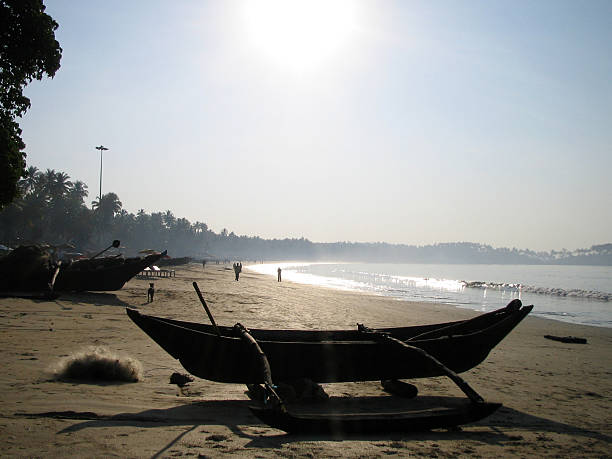 La spiaggia al mattino presto - foto stock