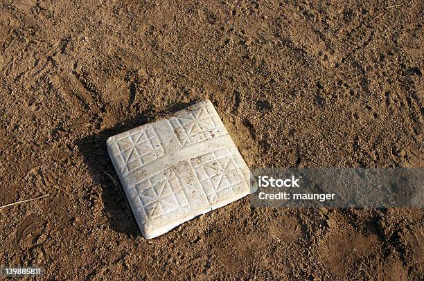 Photo libre de droit de Baseball Et Infield La Terre banque d'images et plus d'images libres de droit de Aspiration - Aspiration, Base de base-ball, Baseball