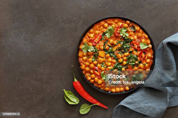Spicy Chickpea And Spinach Curry African Chickpea Stew Stock Photo - Download Image Now