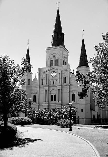 istock B&W Right Side of St. Louis Cathedral 139886076