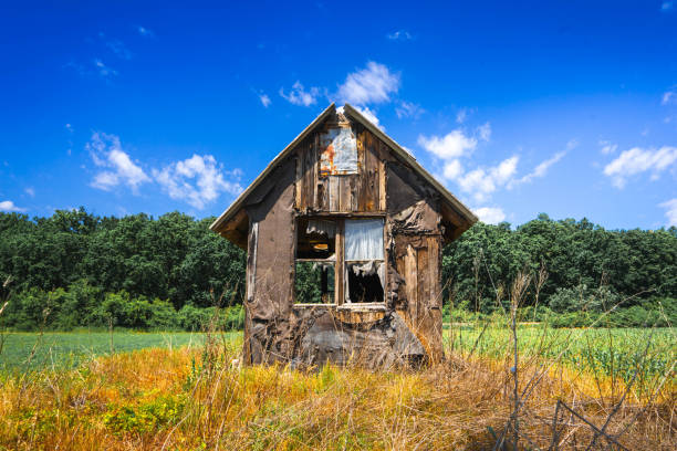 istock Wooden cabin 1398862779