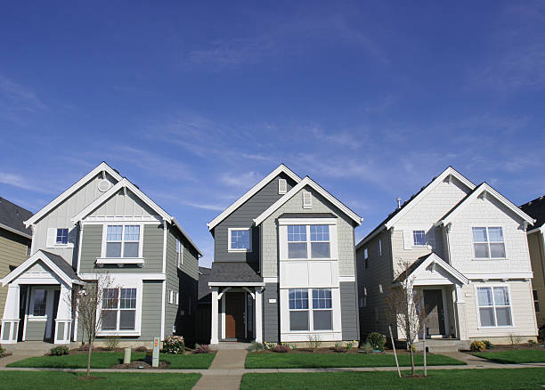 istock 3 houses with 3 small front gardens against a clear blue sky 139886568