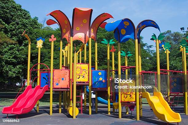 Parque Infantil - Fotografias de stock e mais imagens de Alegria - Alegria, Aluno da Escola Primária, Ao Ar Livre