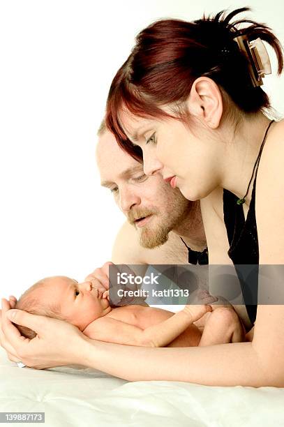 Photo libre de droit de Jeune Famille banque d'images et plus d'images libres de droit de Amour - Amour, Bébé, Enfant