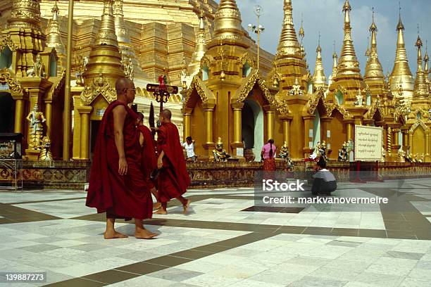 Photo libre de droit de Paya De Shwedagon Yangon Myanmar banque d'images et plus d'images libres de droit de Amour - Amour, Asie, Blanc