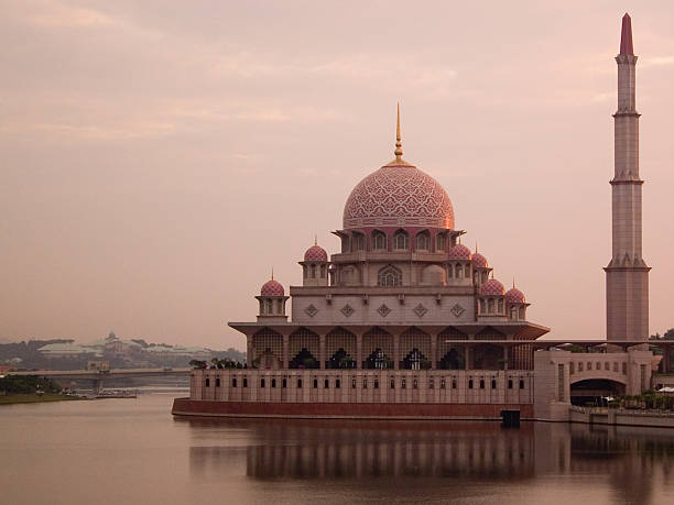 istock Pink Mosque - Heritage of Islam 139887385