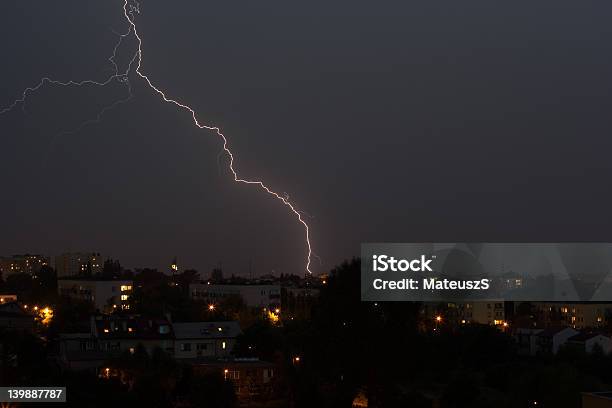 Lightning Stockfoto und mehr Bilder von Bolzen - Bolzen, Fotografie, Gewitter