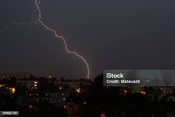 Photo libre de droit de Lightning banque d'images et plus d'images libres de droit de Boulon - Boulon, Horizontal, Orage