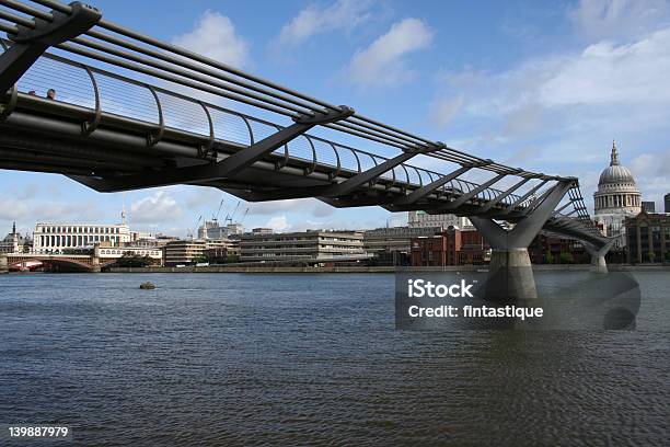 セントポール大聖堂 Millenium Bridge - セントポール大聖堂のストックフォトや画像を多数ご用意 - セントポール大聖堂, テムズ川, ミレニアムブリッジ