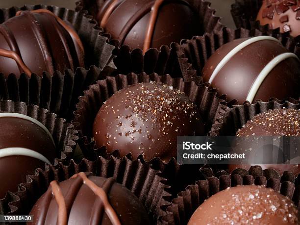 Trufas - Fotografias de stock e mais imagens de Adulto - Adulto, Alegria, Alimentação Não-saudável