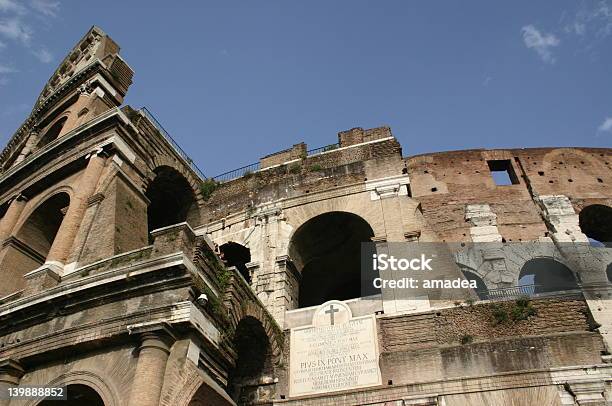 Photo libre de droit de Colisée De Rome banque d'images et plus d'images libres de droit de Amphithéâtre - Amphithéâtre, Antique, Architecture