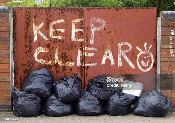 Содержите Ясныйчерный Бин Сумки — стоковые фотографии и другие картинки Keep Clear - английское словосочетание - Keep Clear - английское словосочетание, Без людей, Большой город