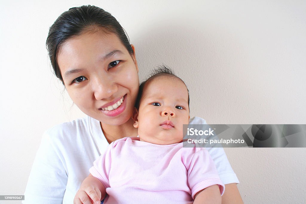 Mamá y bebé - Foto de stock de Abrazar libre de derechos