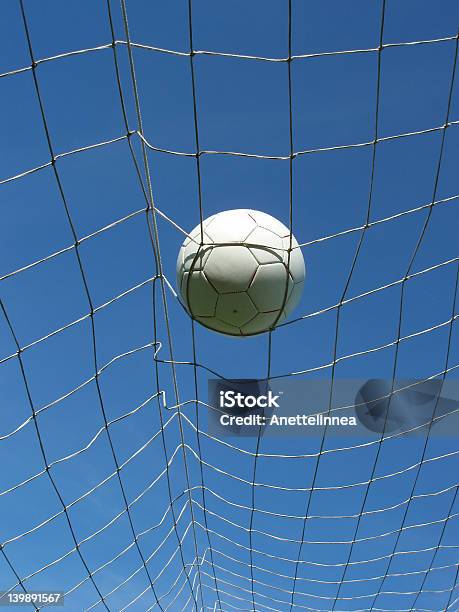 Piłki Nożnej Z Netto - zdjęcia stockowe i więcej obrazów Aspiracje - Aspiracje, Bezpieczeństwo, Bramka - sprzęt sportowy