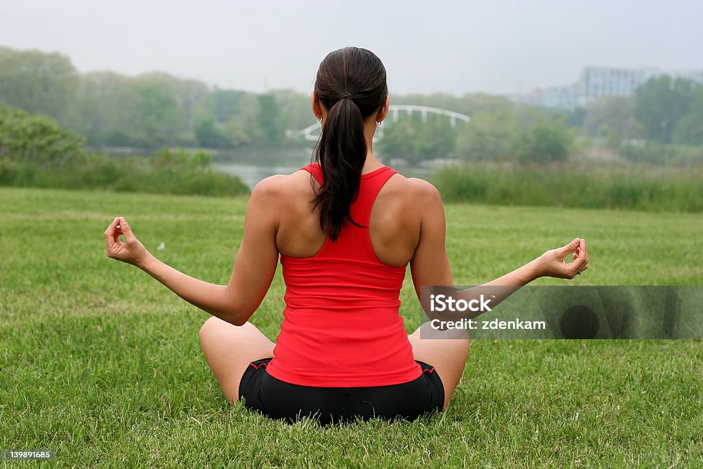 Bela brunette instrutora de yoga - Foto de stock de Adulto royalty-free