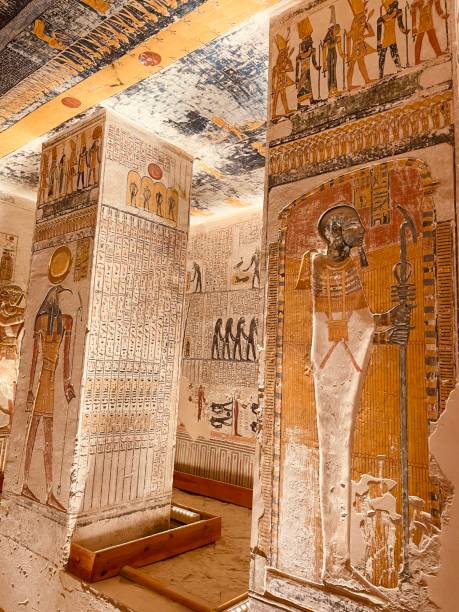 luxor, egipto - templo de nefertari fotografías e imágenes de stock