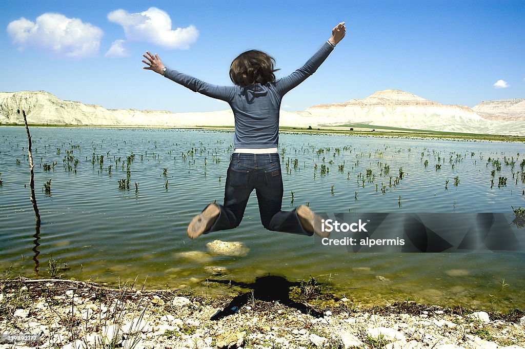 Feliz niña de salto - Foto de stock de Actividad libre de derechos