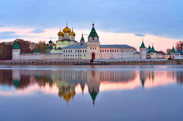 istock Ipatievsky Monastery at dawn 1398923324