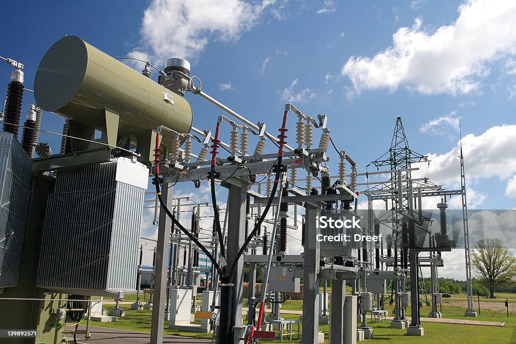 Электростанция - Стоковые фото Трансформатор высокого напряжения роялти-фри