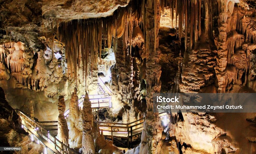 Karaca Cave 의 종유석 석순 및 기둥 0명에 대한 스톡 사진 및 기타 이미지 - 0명, 결정체, 동굴 - iStock