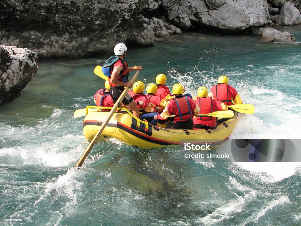 rafting en eau vive - Photo de Raft libre de droits