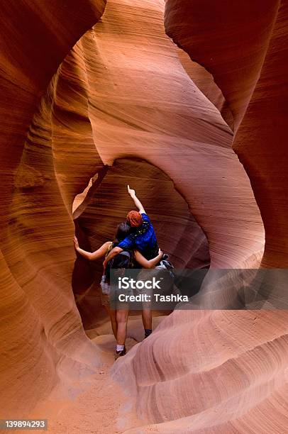 Luna De Miel En El Desierto Foto de stock y más banco de imágenes de Excursionismo - Excursionismo, Pareja joven, Cañón del Antílope