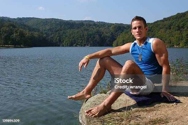 Foto de Homem Musculoso Na Praia e mais fotos de stock de Criança - Criança, Camisas, Natação