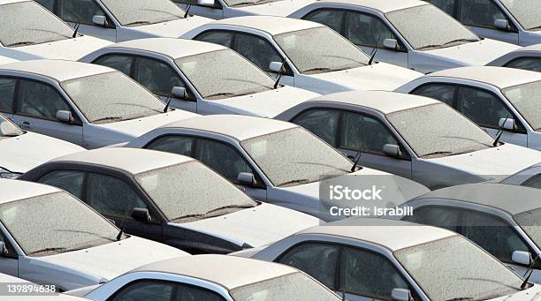 Foto de Novos Carros e mais fotos de stock de Armazém - Armazém, Carro, Comercializar