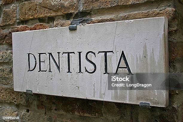 Foto de Dentistas Placa e mais fotos de stock de Branco - Branco, Broca dentária, Cultura Italiana