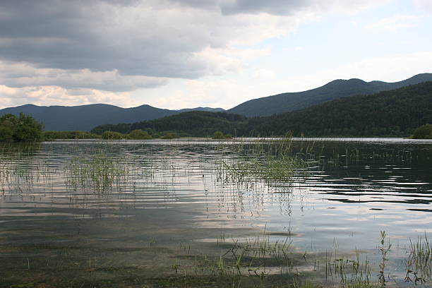 istock evning drama at the lake 139894975