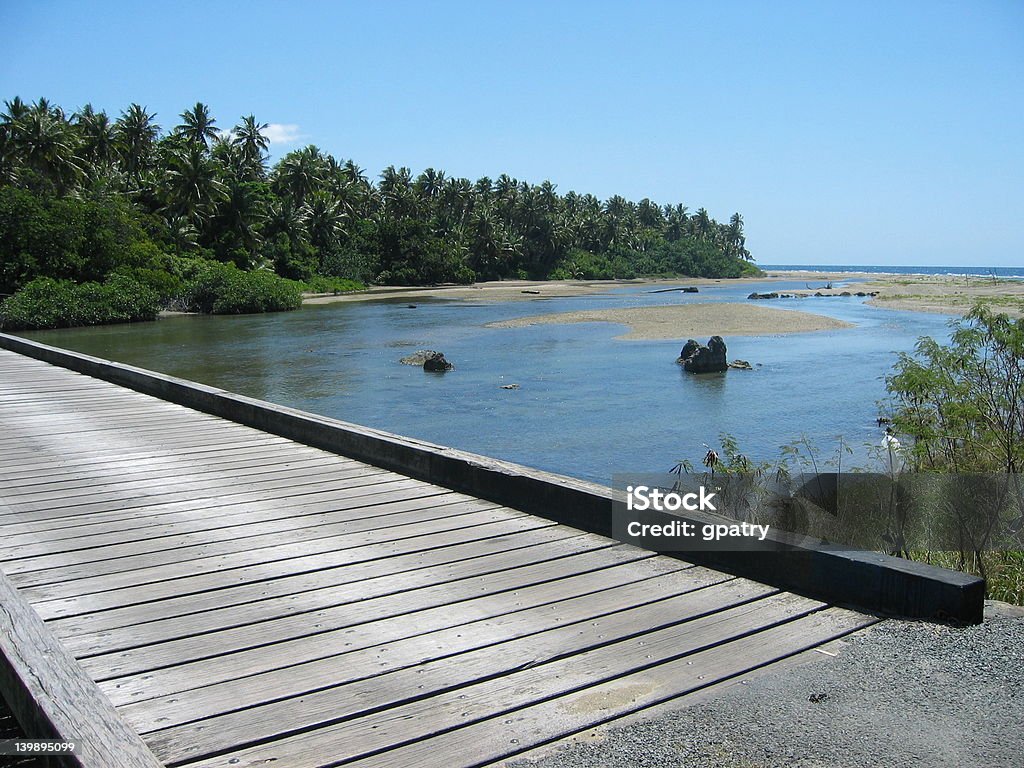 Puente de madera - Foto de stock de Agua libre de derechos