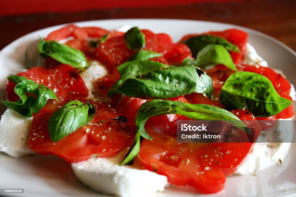 Caprese com muçarela e tomate - Foto de stock de Almoço royalty-free