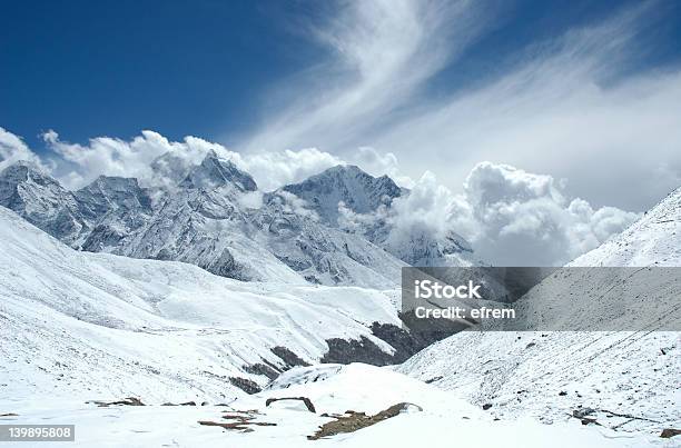 Himalaya - Fotografias de stock e mais imagens de Ao Ar Livre - Ao Ar Livre, Azul, Branco