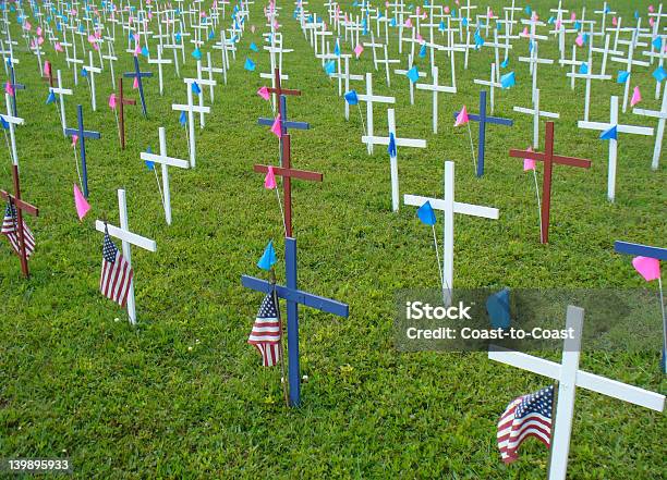 Foto de Unborn Crianças e mais fotos de stock de Bandeira - Bandeira, Cemitério, Cena Rural