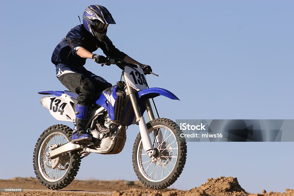 Rápido Motocross motocicleta - Foto de stock de Artigo de vestuário para cabeça royalty-free