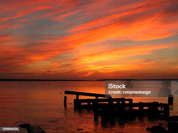 Pôr Do Sol Em Uma Costa Baía Em Nova Jersey - Fotografias de stock e mais imagens de Ao Ar Livre - Ao Ar Livre, Baía, Beira d'Água
