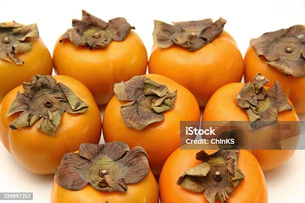 Persimmons Foto de stock y más banco de imágenes de Alimento - Alimento, Bajo - Posición descriptiva, Comida gourmet