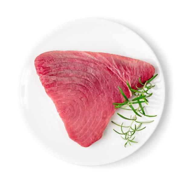 bife de atum cru isolado - tuna prepared ahi sashimi sushi - fotografias e filmes do acervo