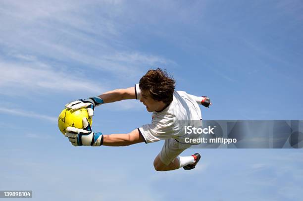 축구football 목표 사육사 결정 저장 경기장에 대한 스톡 사진 및 기타 이미지 - 경기장, 골키퍼, 득점