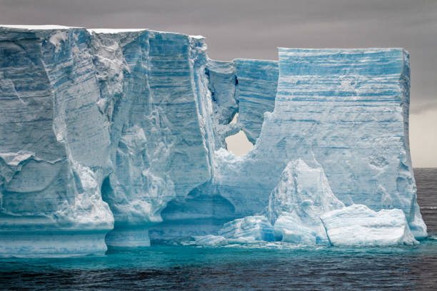 istock Antartica - Tabular Iceberg in Bransfield Strait 1398982943