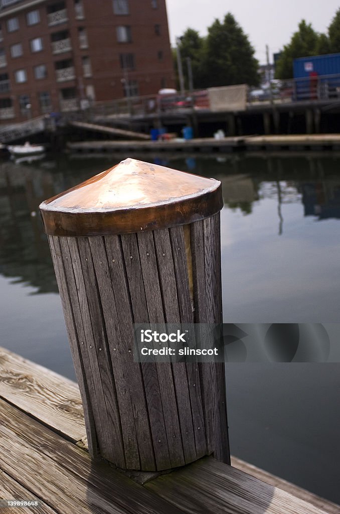 Cooper Top piling na wharf - Zbiór zdjęć royalty-free (Bez ludzi)