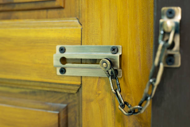Door lock, chain lock on wooden door Door lock, chain lock on wooden door door chain stock pictures, royalty-free photos & images